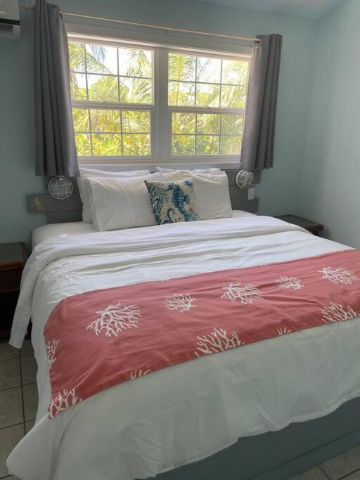 Beautiful Villa Just Steps Away From The Beach! George Town Exterior foto