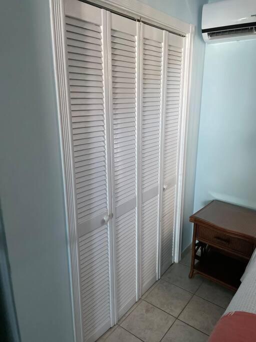 Beautiful Villa Just Steps Away From The Beach! George Town Exterior foto